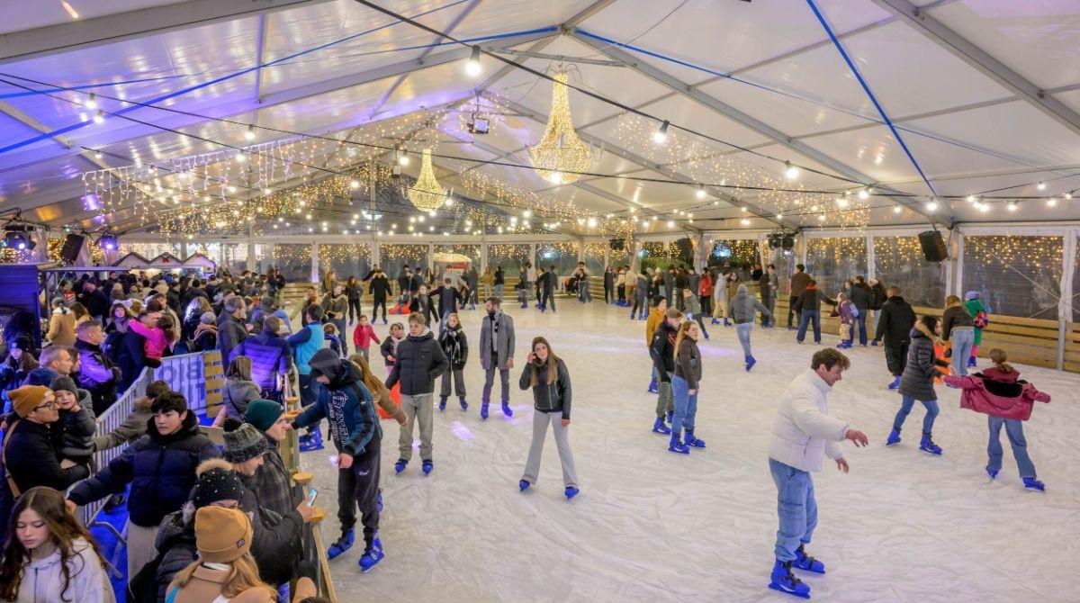 Riccione Ice Park: ancora pochi giorni per pattinare sul lungomare - Ph Casalboni