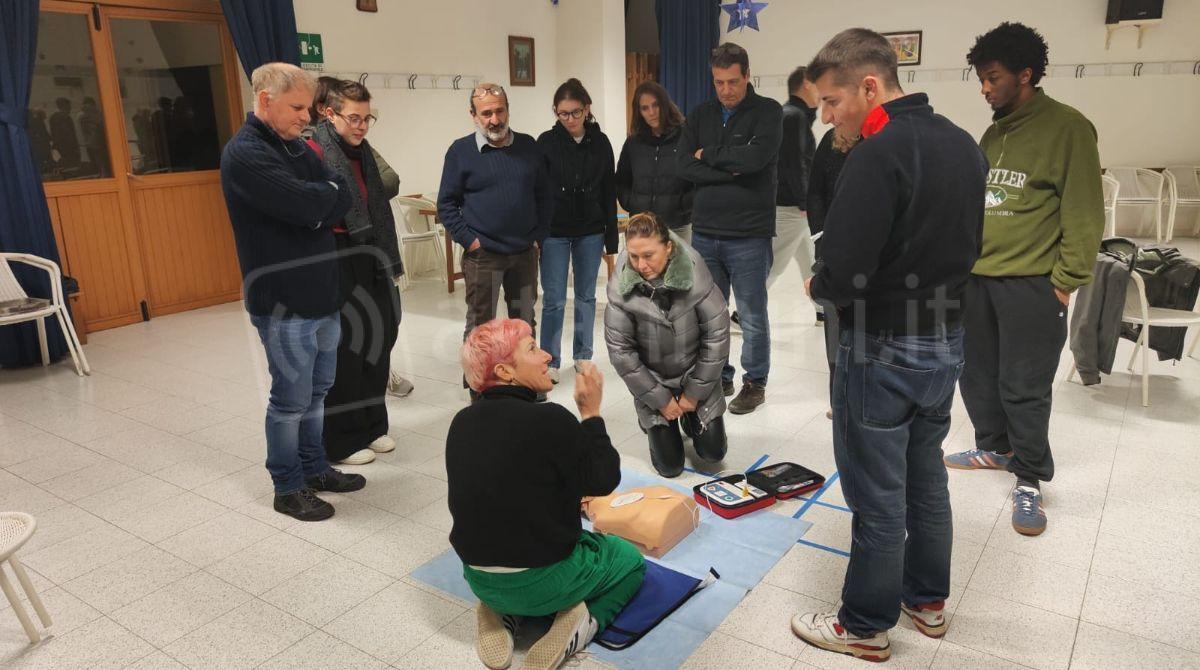 Uso del defibrillatore, oltre 30 persone al corso a Viserba Monte -
