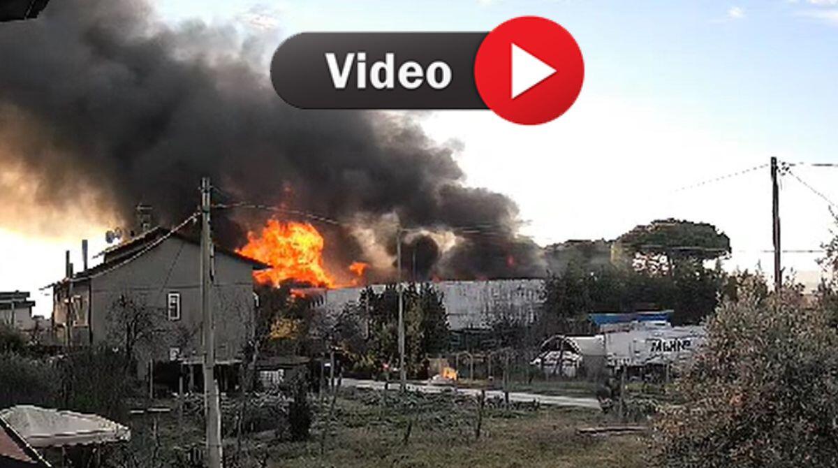 Fiamme su Rimini Nord. A fuoco capannone tra Torre Pedrera e Viserba - Le immagini dell'incendio a Rimini Nord