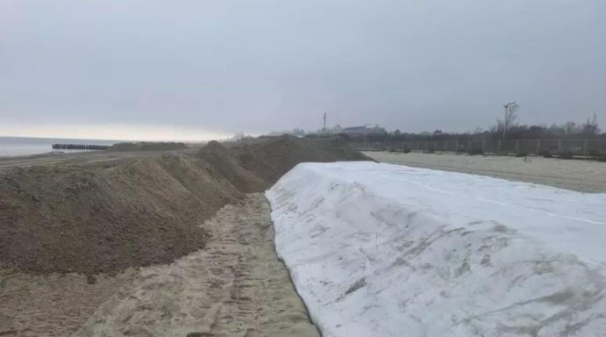 Dune sperimentali contro le mareggiate sulla costa romagnola -