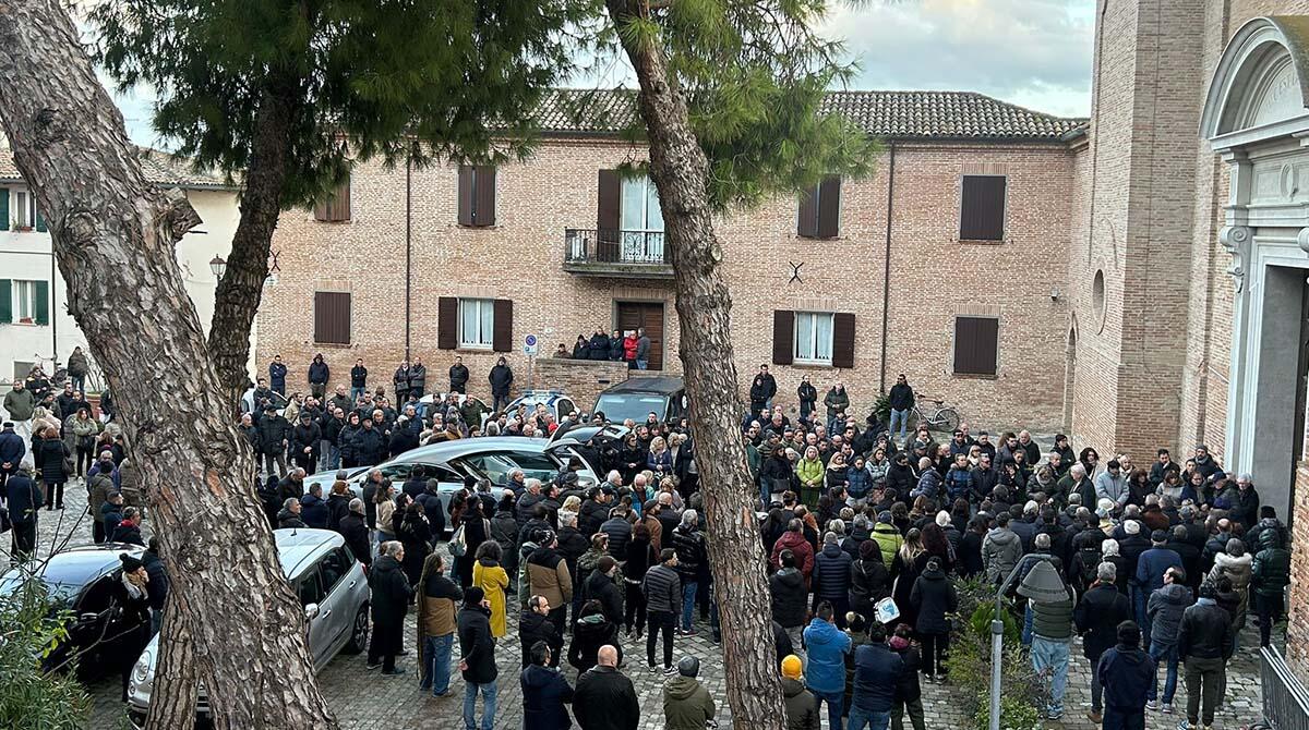 Tragedia del Gran Sasso: Santarcangelo dà l'ultimo saluto a Cristian Gualdi - 