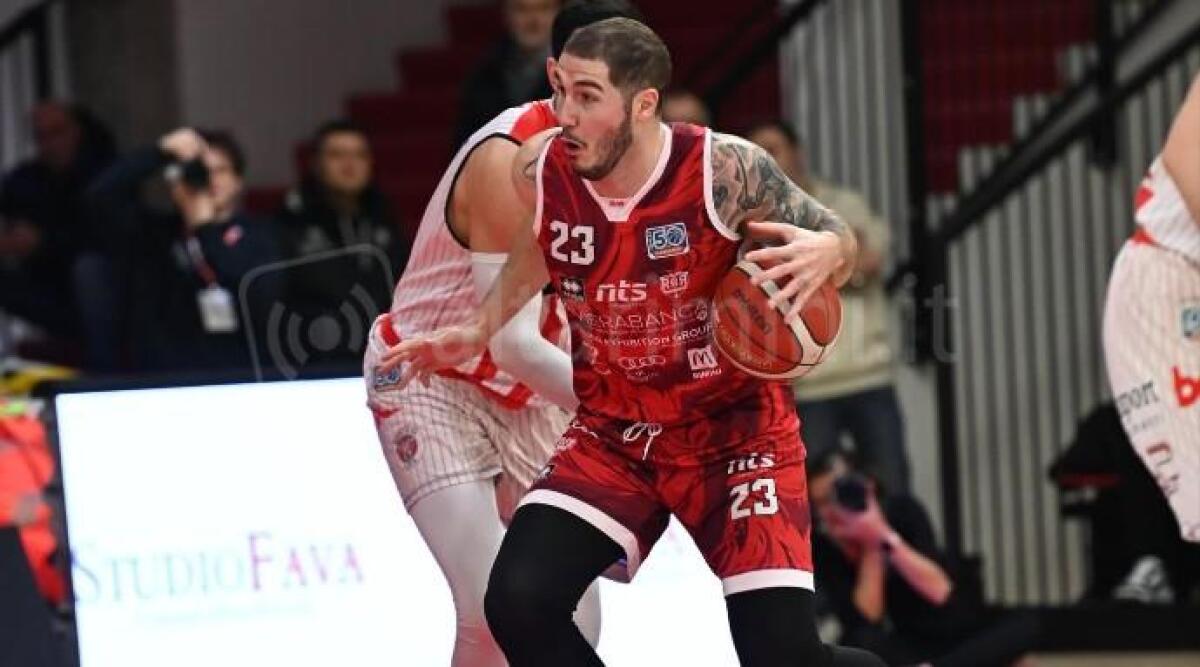 Baket A2, RivieraBanca passa a Cento. Match sempre condotto (59-74) -