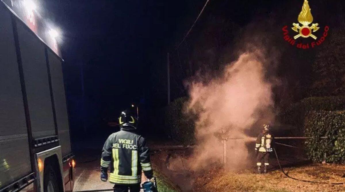 Cassonetti e capanno in fiamme, 12 interventi Vigili del Fuoco a Forlì-Cesena -