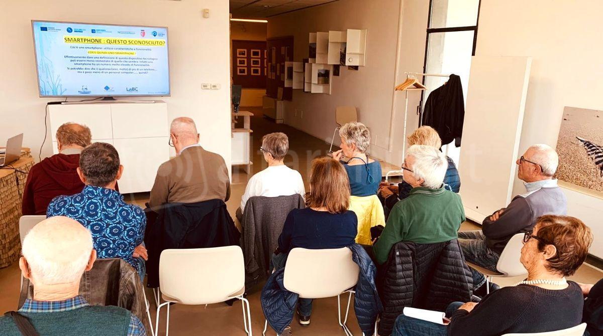 Smartphone facile, ripartono i laboratori gratuiti a Rimini - 