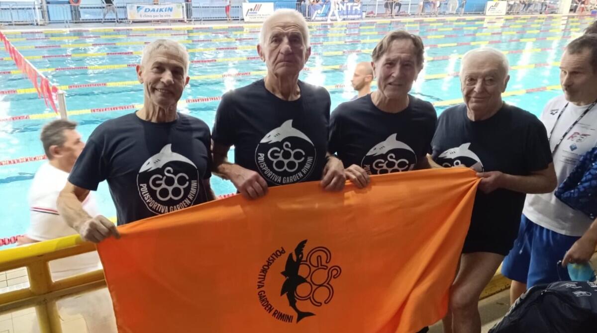 Nuoto: record italiano nella staffetta 4x100 mista per 4 riminesi - Nella foto: Gianfranco Briamo, Eros Tassinari, Agostini Pierfranco, Giuseppe Fantini