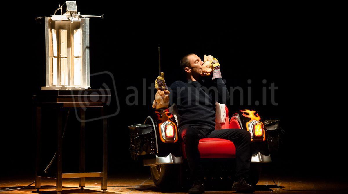 "Mentre Vivevo": teatro contemporaneo a Poggio Torriana - Babilonia teatri - Ph Eleonora Cavallo