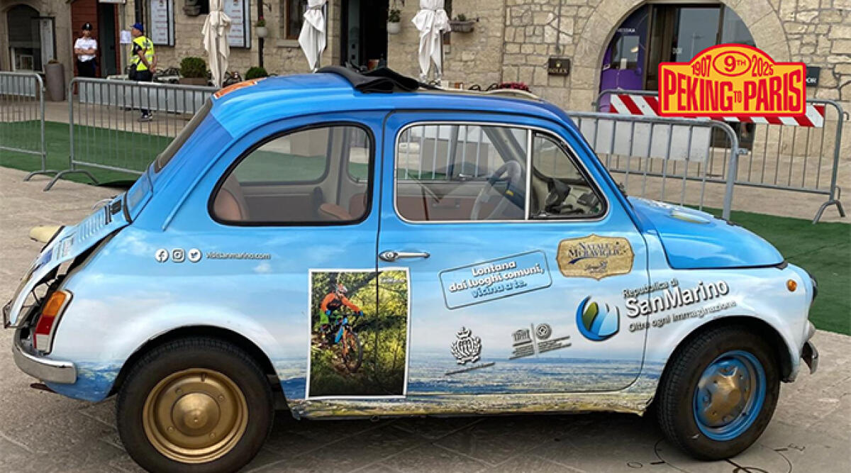 San Marino pronto per la Pechino Parigi 2025 con una storica Fiat 500 - a Fiat 500 R del 1973 che con targa sammarinese affronterà la sfida estrema