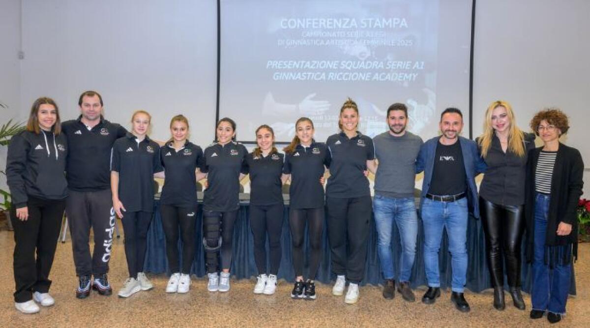La campionessa olimpica russa Victorija Listunova nella squadra di serie A1 della Ginnastica Riccione Academy - La squadra di A1 Riccione Ginnastica Academy con l'assessore Simone Imola