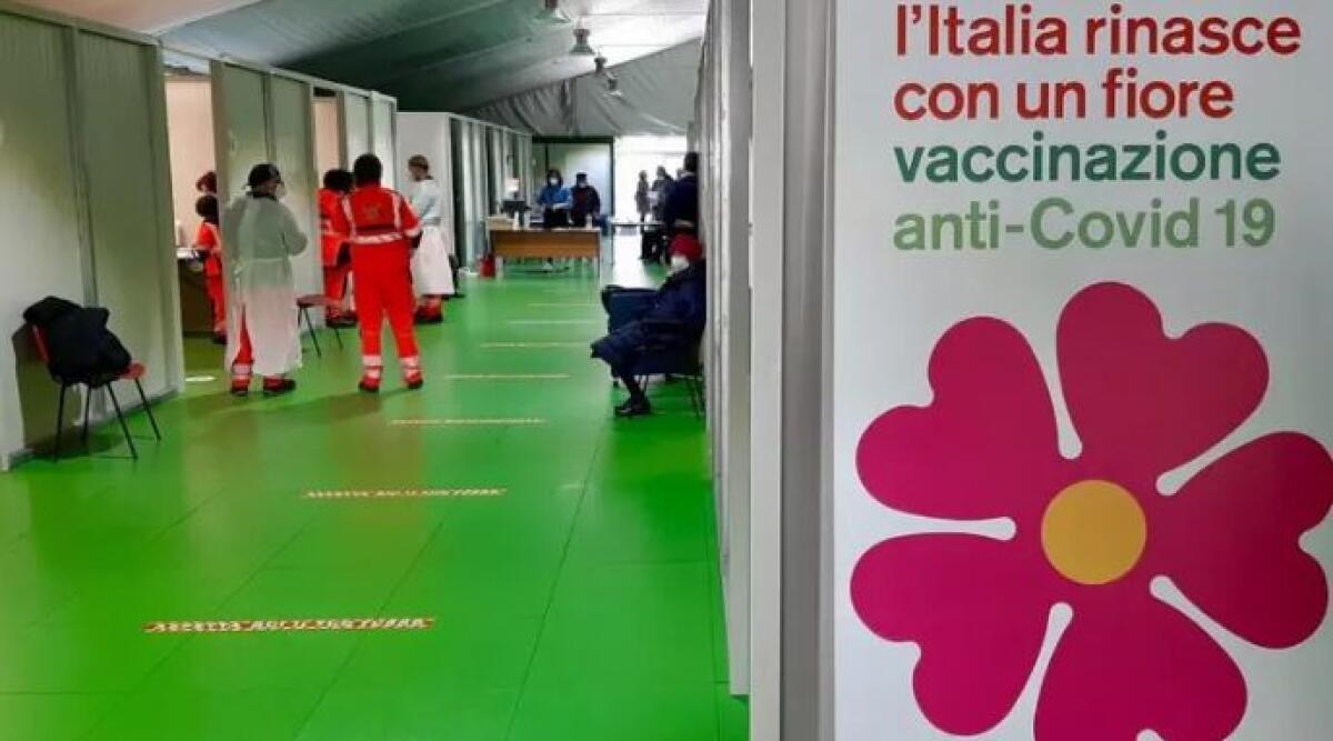 Falsi vaccini Covid, al via il processo per 98 persone - 