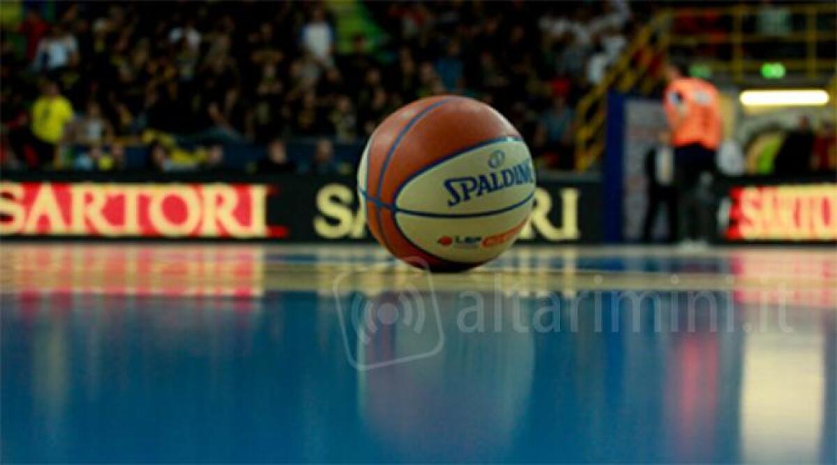 Basket, trasferta vietata per i tifosi riminesi. Sindaco Sadegholvaad "no alla logica del coprifuoco" -