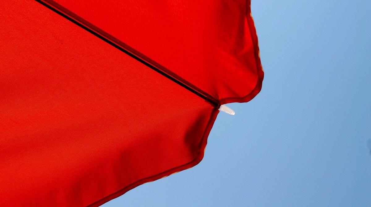 Tendaggi abusivi al chiosco bar, Biagini chiede tolleranza zero: "Comune faccia i controlli" - 