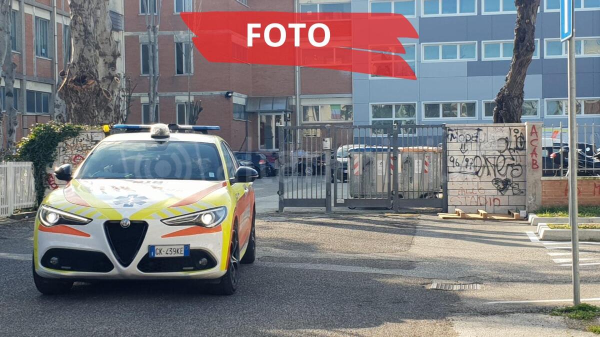 Spray urticante spruzzato in classe al Valturio di Rimini: alunno al pronto soccorso -