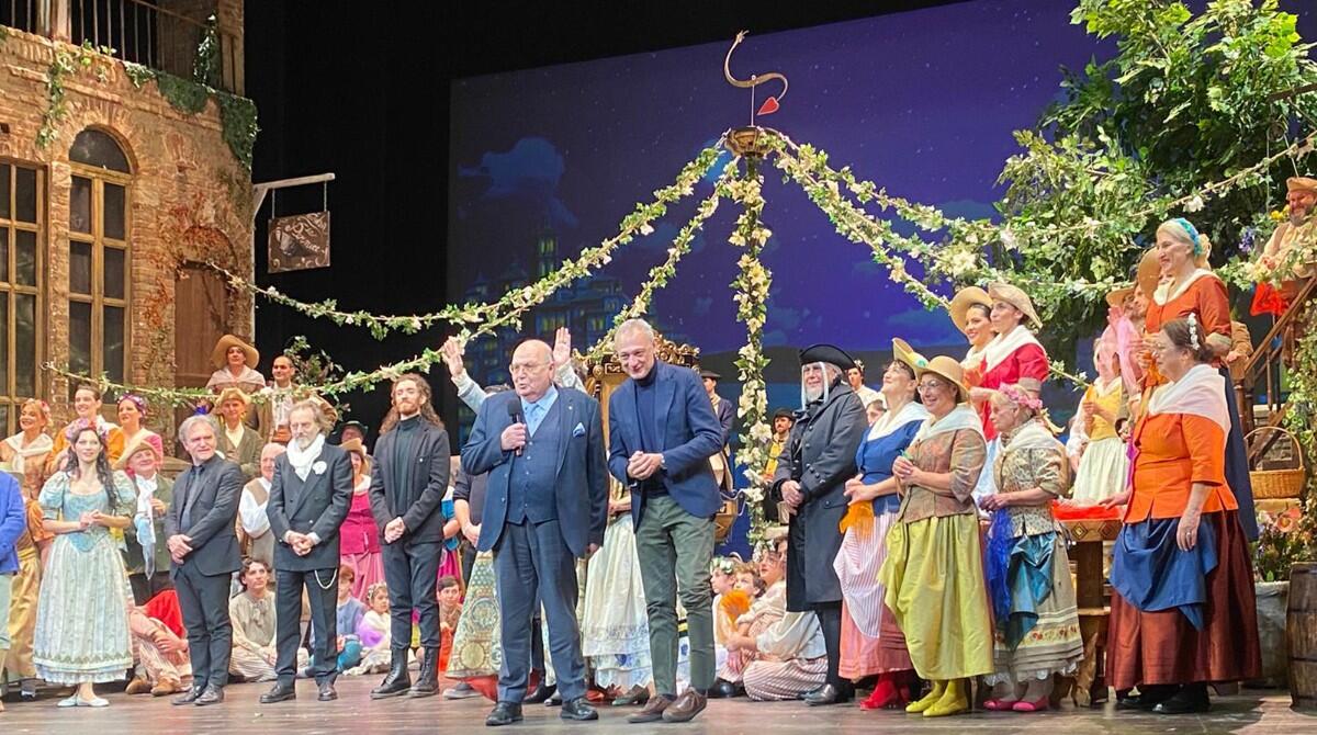 RivieraBanca e RivieraMutua accolgono l'anno nuovo con "L'elisir d'amore" nel Teatro Galli - 