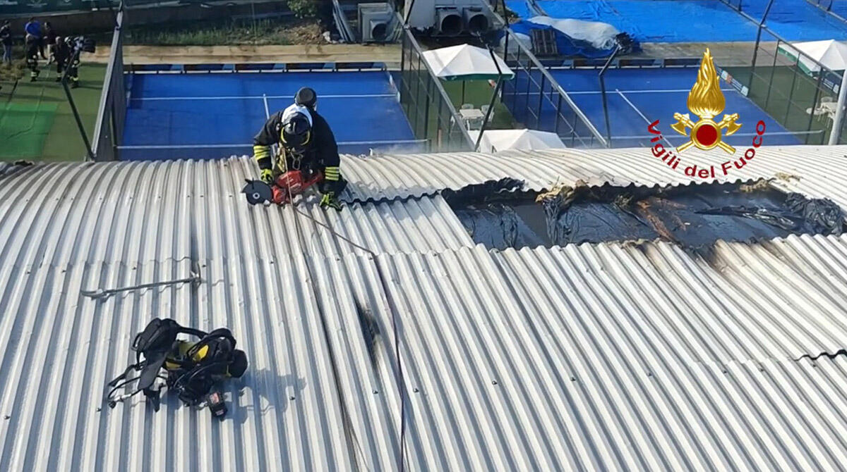 Lavori di ripristino al pattinodromo di Viserba dopo l'incendio di ottobre - L'incendio che colpì il pattinodromo di Viserba, ottobre 2024