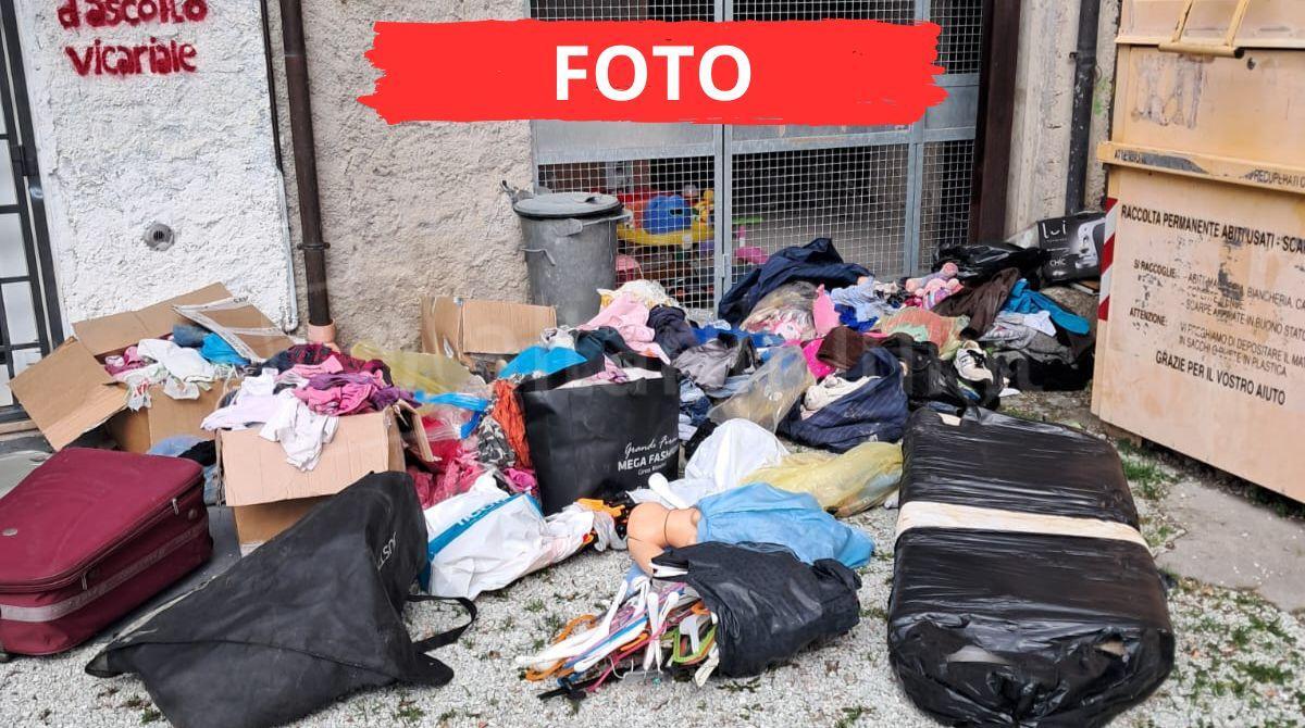Caritas di Novafeltria scambiata per discarica: amara sorpresa mattutina per i volontari - Immondizia gettata di fronte all'ingresso della Caritas di Novafeltria