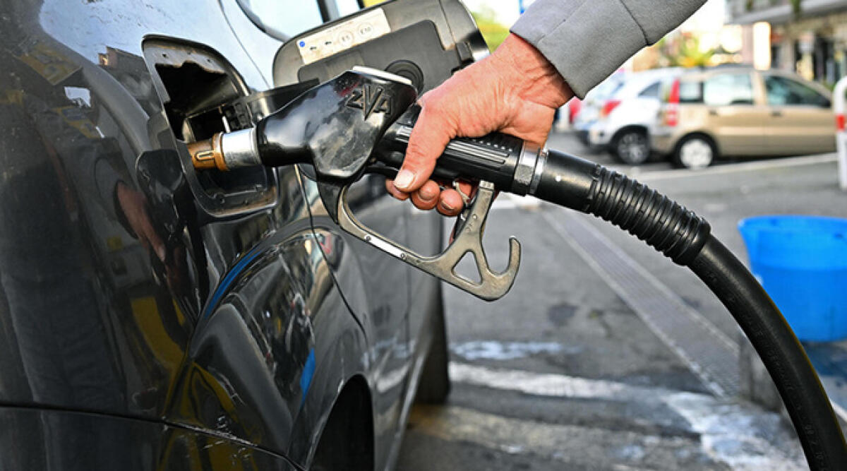 Benzina alle stelle: superati i 2,4 euro al litro sulle autostrade - Archivio