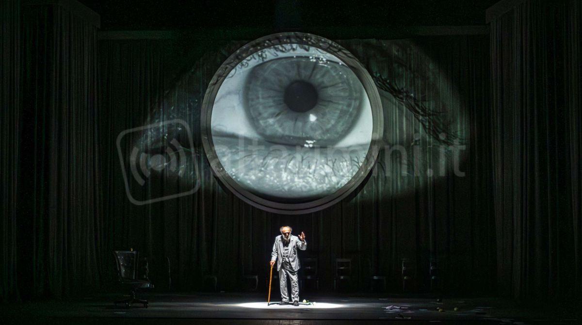 "La coscienza di Zeno" al Teatro Galli, in scena Alessandro Haber - Ph Simone Di Luca