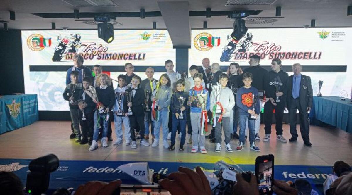 Tradizionale appuntamento per il Motoclub 'Renzo Pasolini' al Frontemare di Miramare di Rimini - Premiazione del Trofeo Marco Simoncelli 2024 con Paolo Simoncelli Boris Casadio e Sergio Rastelli