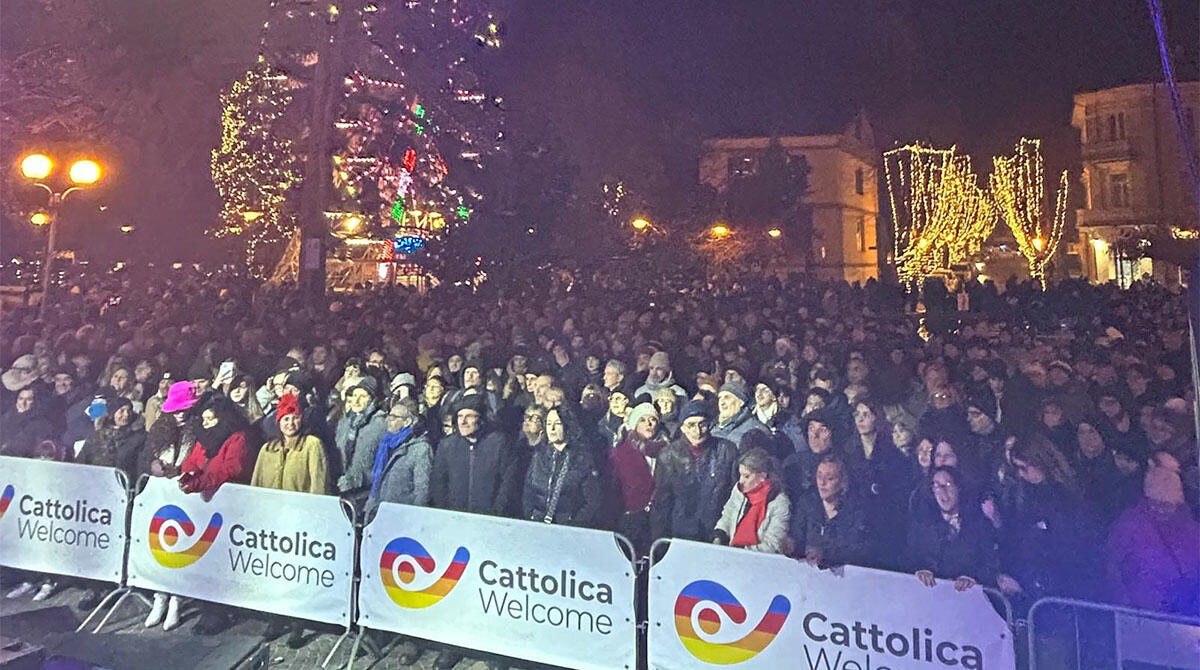 Cattolica balla in piazza per festeggiare il 2025: "Grande festa di comunità" -