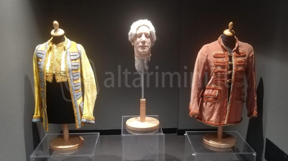Inaugurata la mostra "I disegni di Fellini" al Palazzo del Fulgor: esposti anche i costumi del "Casanova" -