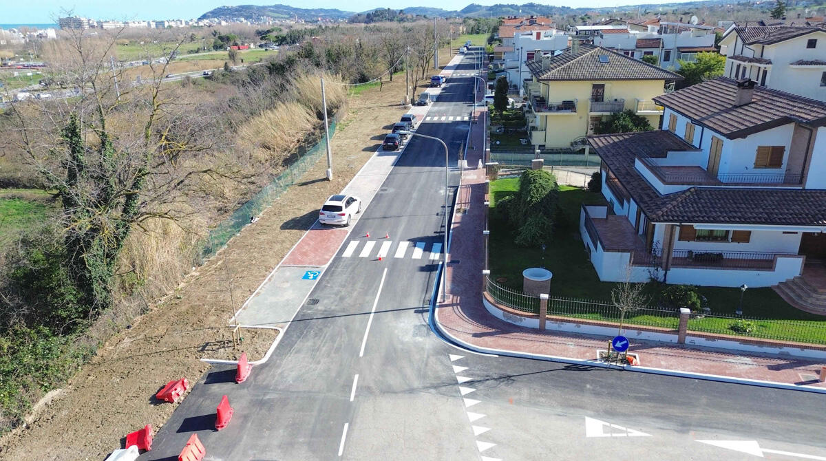 Via Tintoretto a Misano messa a nuovo, tra marciapiedi e parcheggi -