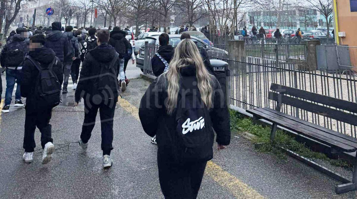 Sciopero studenti Einaudi: anche il Serpieri alle prese con il problema fognature - Lo sciopero degli studenti dell'Einaudi di Rimini