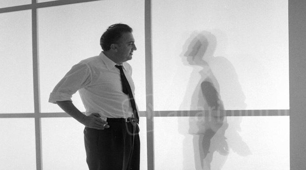 Federico Fellini e i mestieri del cinema raccontati da Gianfranco Angelucci - Fellini fotografato da Paul Ronald