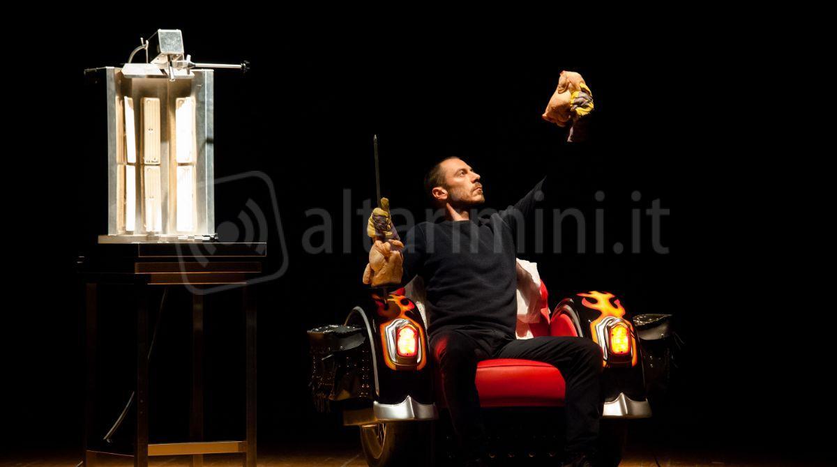 "Pedigree" della premiata compagnia Babilonia Teatro a Poggio Torriana - Ph Eleonora Cavallo