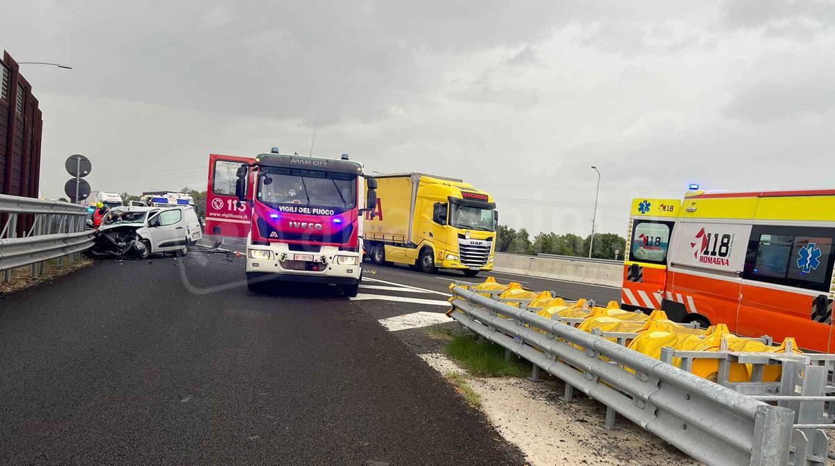 Furgone tampona camion in A13 nel Ferrarese, un morto - Archivio