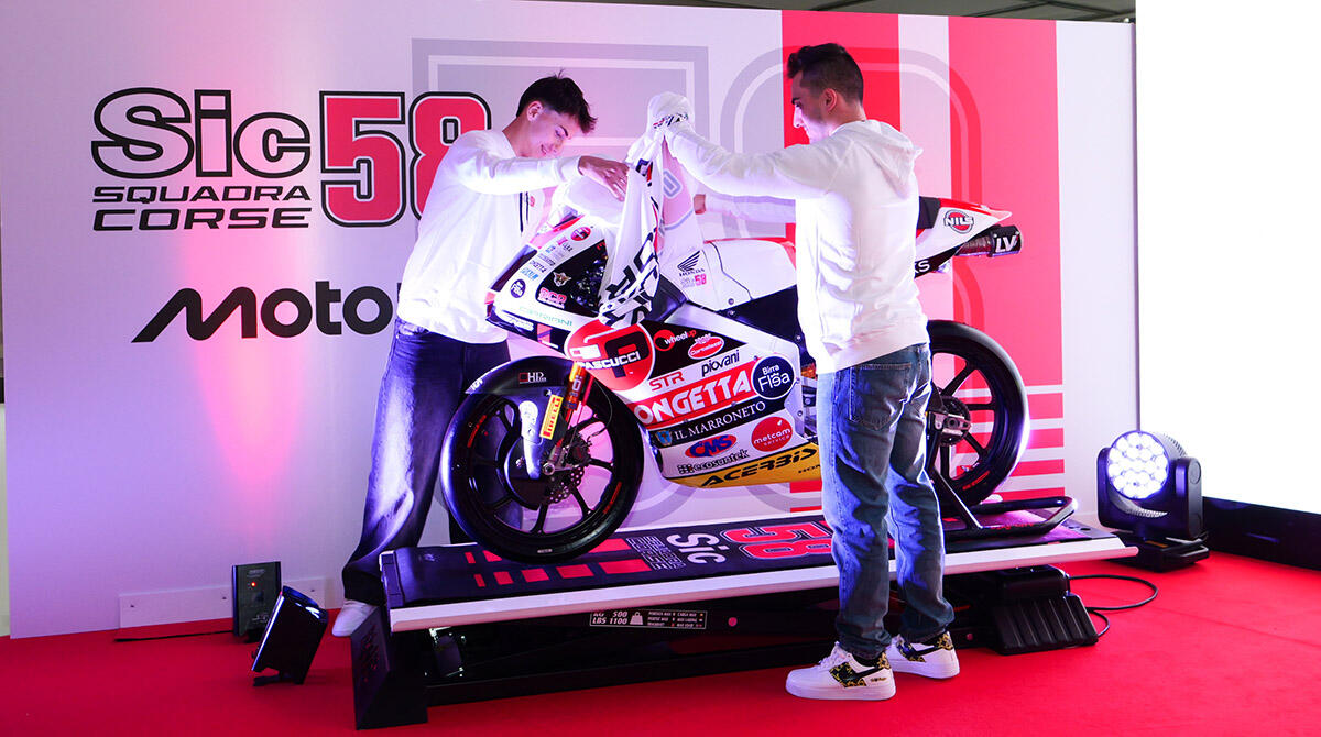Moto3, presentato il team Sic58 e la nuova stagione del Misano World Circuit - Lunetta e Nepa svelano la Moto3 (foto Petrangeli)