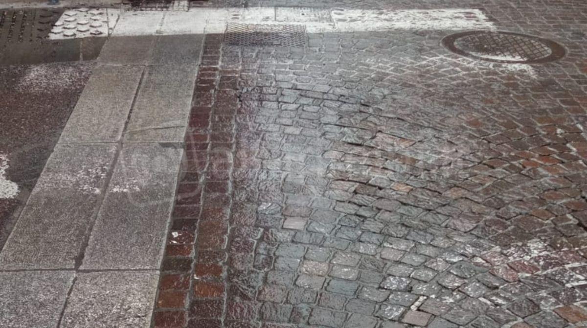 Strisce pedonali sbiadite in via Ducale: la segnalazione -