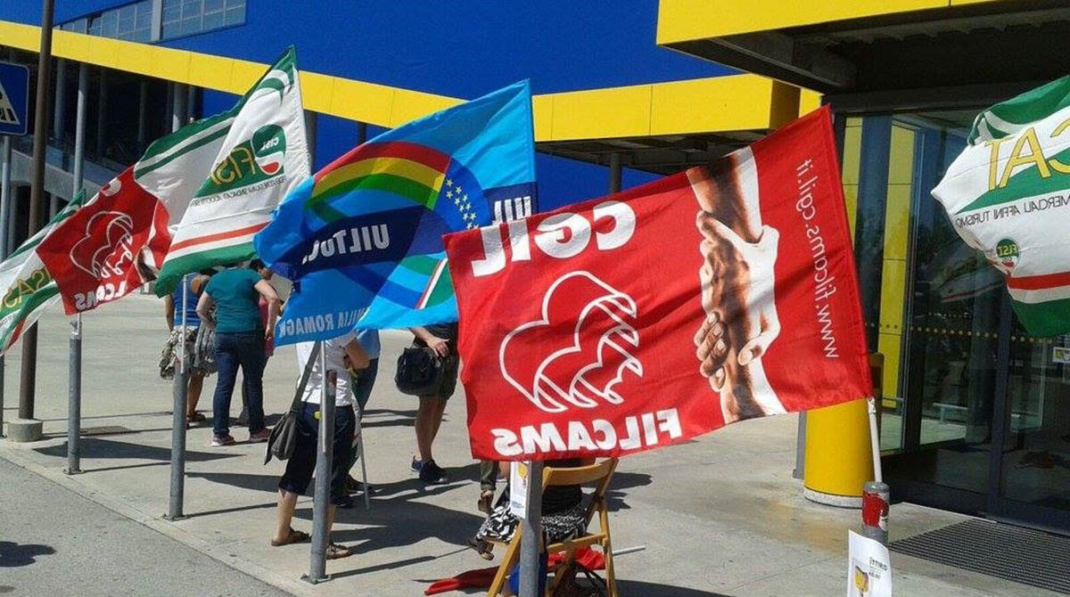 Ikea Rimini: scatta lo sciopero dei lavoratori per il rinnovo del contratto integrativo - Presidio dei sindacati davanti Ikea Rimini