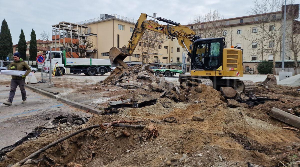 Migliore accessibilità all’ospedale Ceccarini: iniziati i lavori per il nuovo parcheggio -