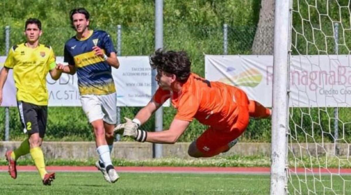 Calcio Eccellenza, la Sampierana tessera il portiere Sergio Mordenti (2001) -