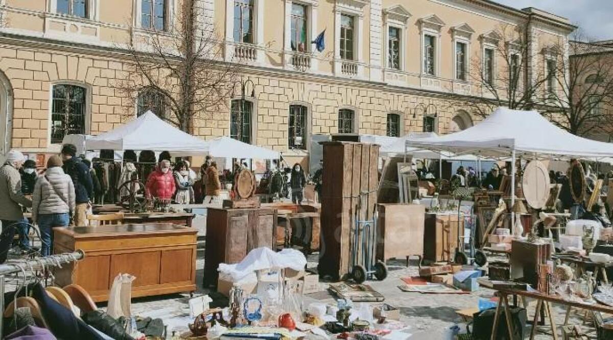 Antiquariato e musica in filodiffusione domenica 2 febbraio a Santarcangelo - Mercatino antiquariato, Santarcangelo di Romagna