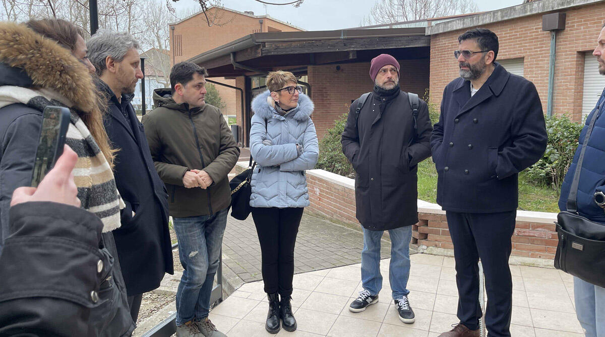 Dopo l'incendio in via Giuliano, famiglie saranno spostate tra altri alloggi Acer e alberghi -