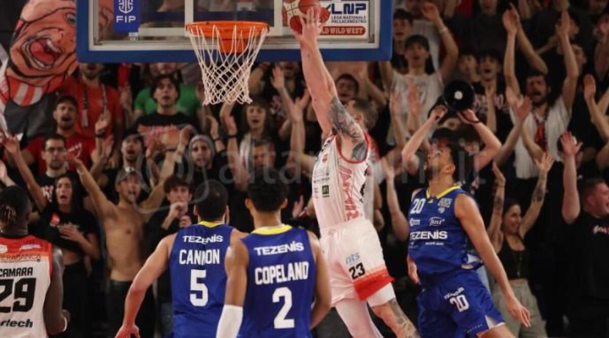 Basket A2, RivieraBanca: piega Verona al supplementare e ritorna leader a braccetto con Udine (89-83) - 