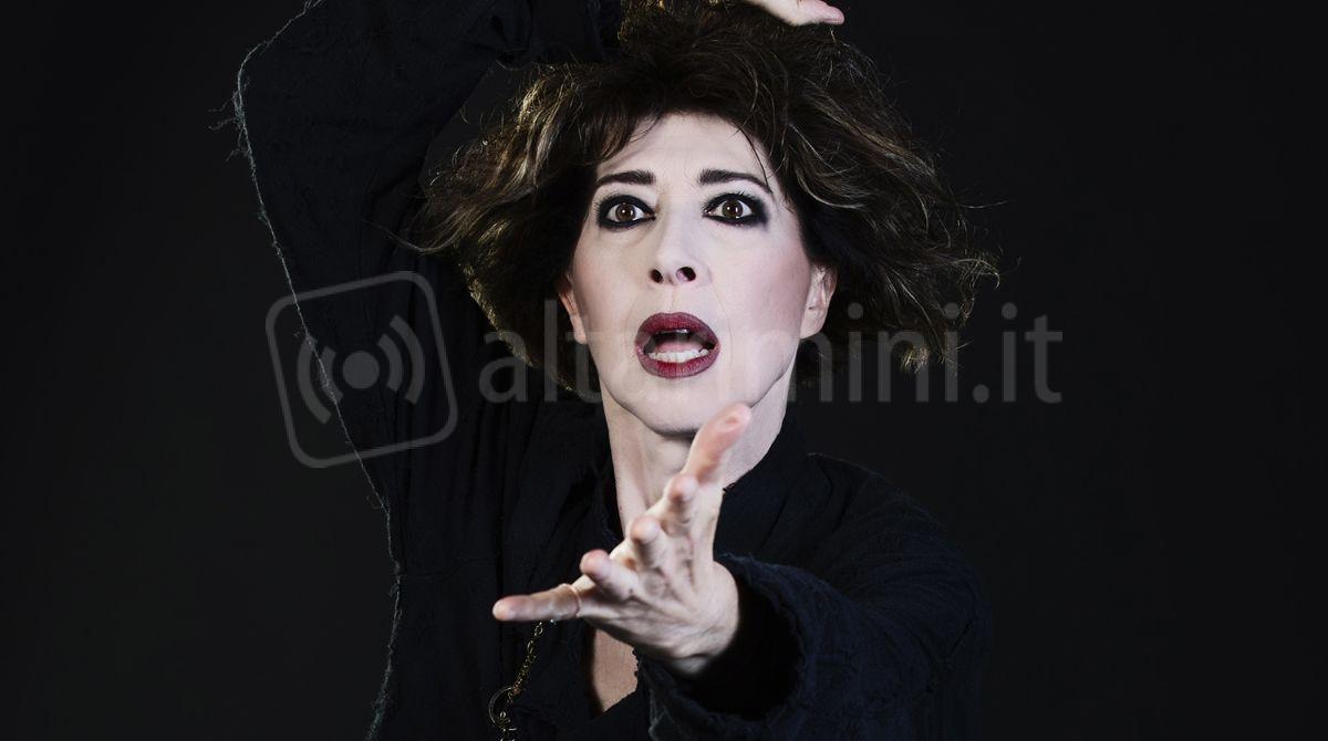 Veronica Pivetti a Bellaria Igea Marina con "L'inferiorità mentale della donna" - 
