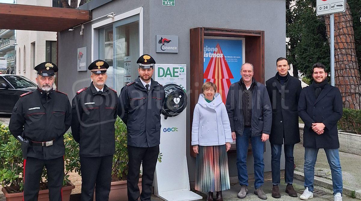 Nuovo defibrillatore installato da Geat in piazzale Ceccarini a Riccione -