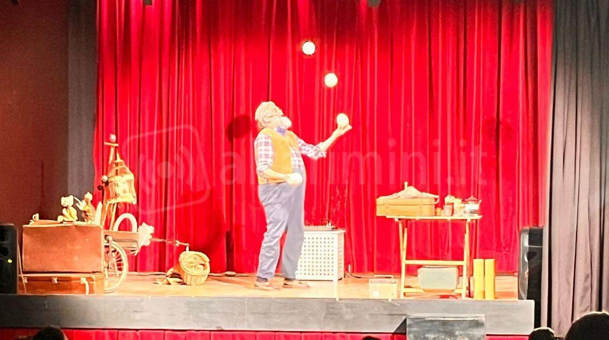 “Impronte, le scuole a teatro”: 500 bambini delle primarie di Riccione incontrano l’arte scenica -