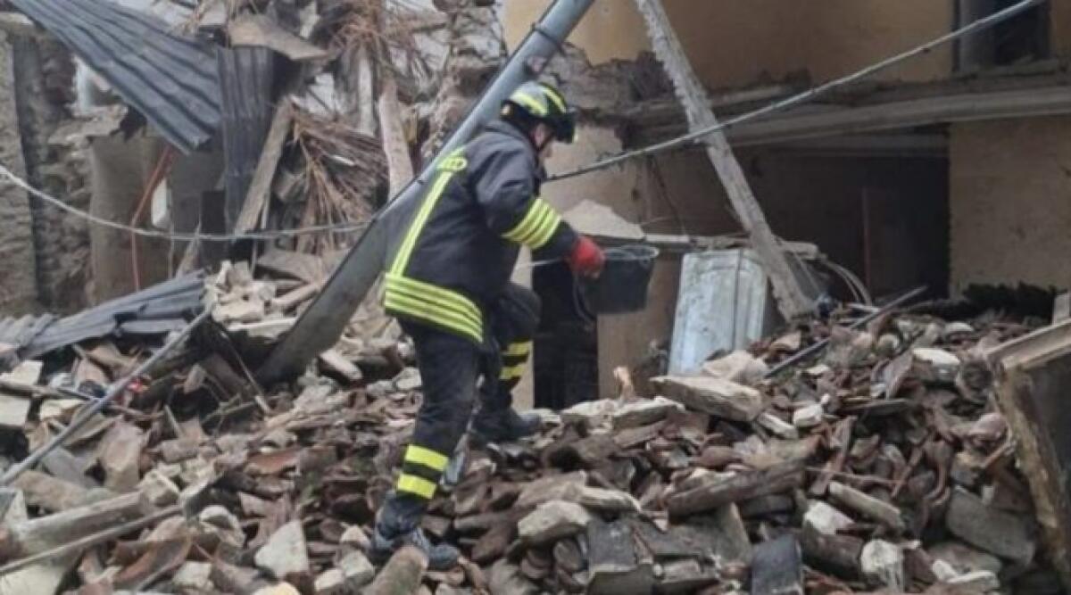 Milano: crolla il tetto in una fabbrica, feriti due operai - Foto di repertorio