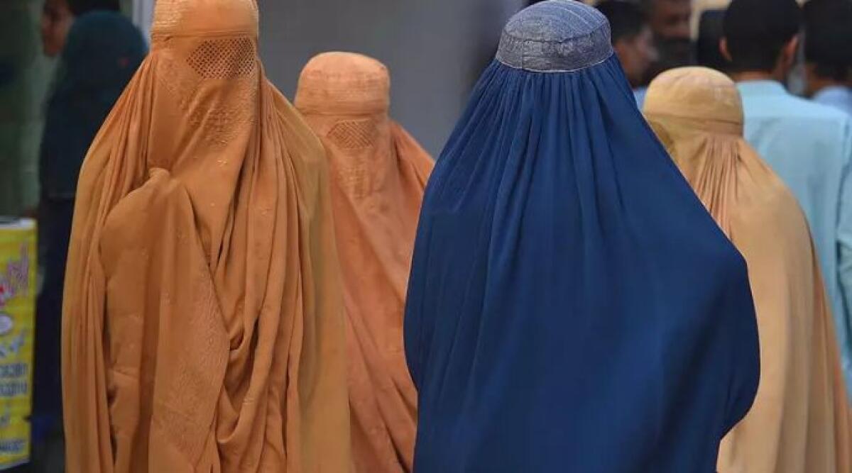 Mozione della Lega per vietare burqa e niqab a Venezia - 'Daspo per chi indossa il burqa'