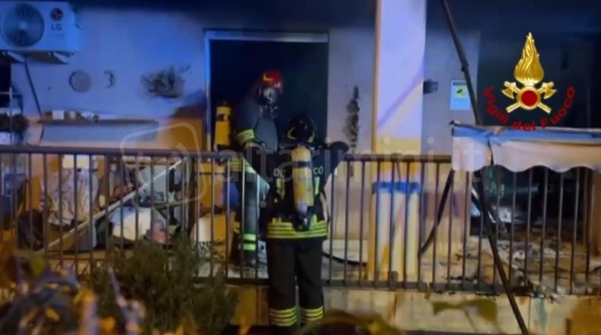 Tragedia in via Giuliano da Rimini: palazzina in fiamme, 2 vittime -