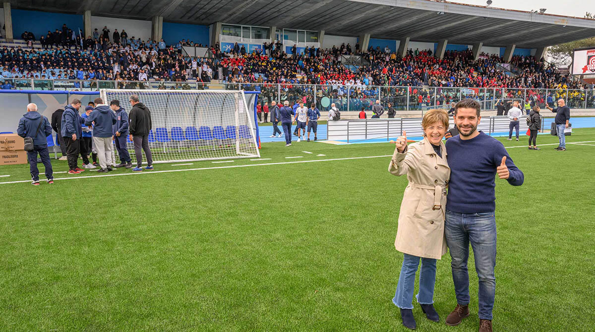 Riccione, capitale del calcio giovanile: una primavera di tornei tra sport e divertimento - Daniela Angelini e Simone Imola allo stadio di Riccione