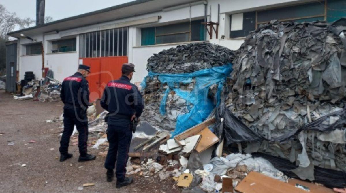 Scoperta discarica abusiva camuffata da noleggio box a Rimini: 1400 tonnellate di rifiuti -