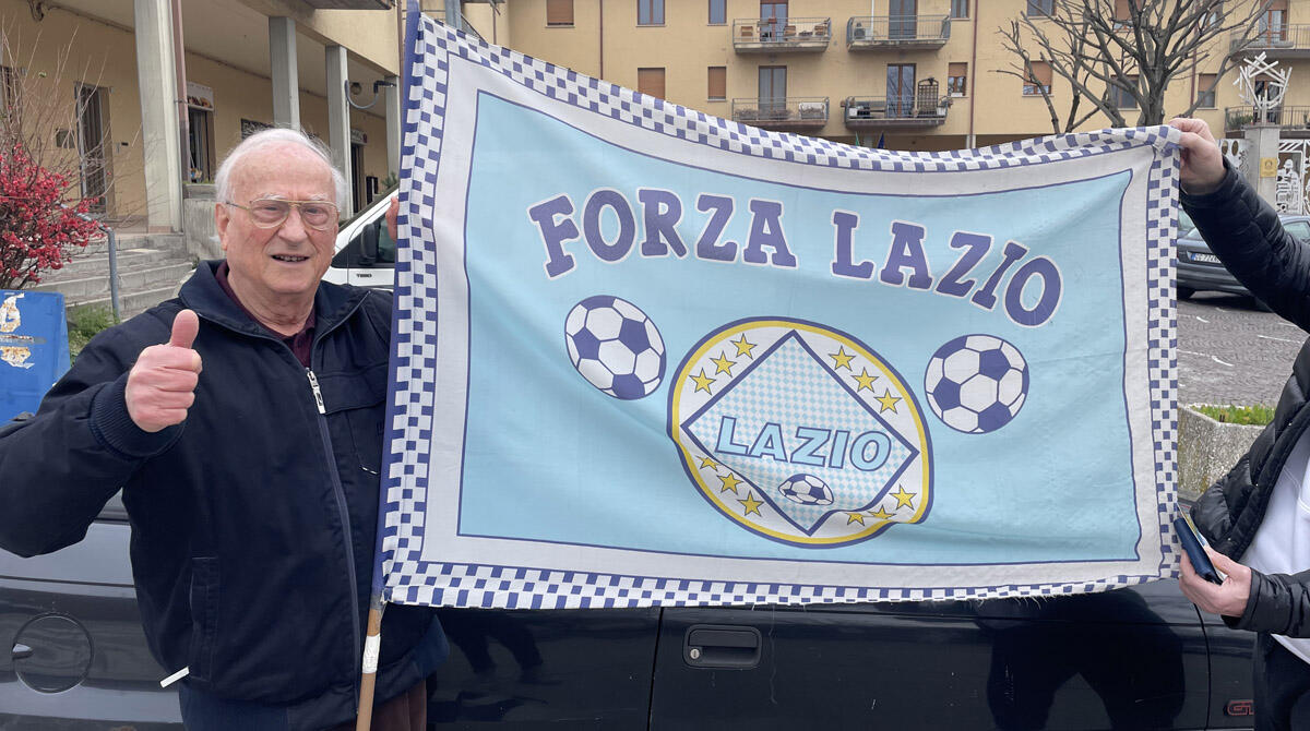 Da Talamello a Roma, 90enne in auto da solo: Onorino super tifoso non salta una partita della Lazio -