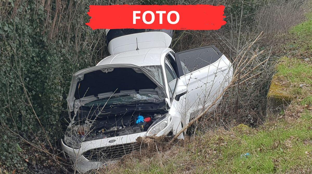 Perde il controllo dell'auto e finisce nel fossato: paura per un uomo di 44 anni - Le immagini dell'incidente a Bellaria Igea Marina