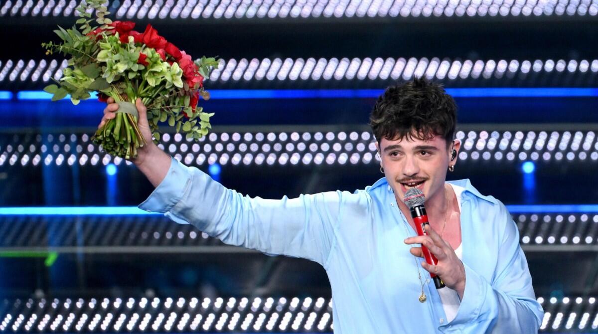 Olly vince Sanremo 2025, proteste all'Ariston per la Top five - Olly a Sanremo 2025