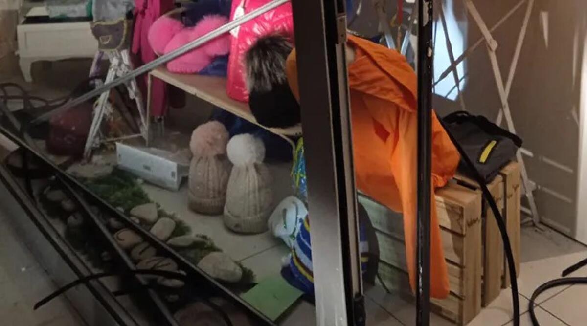 Rimini, spaccata al negozio e danni oltre 20.000 euro: la titolare chiede aiuto con raccolta fondi - 