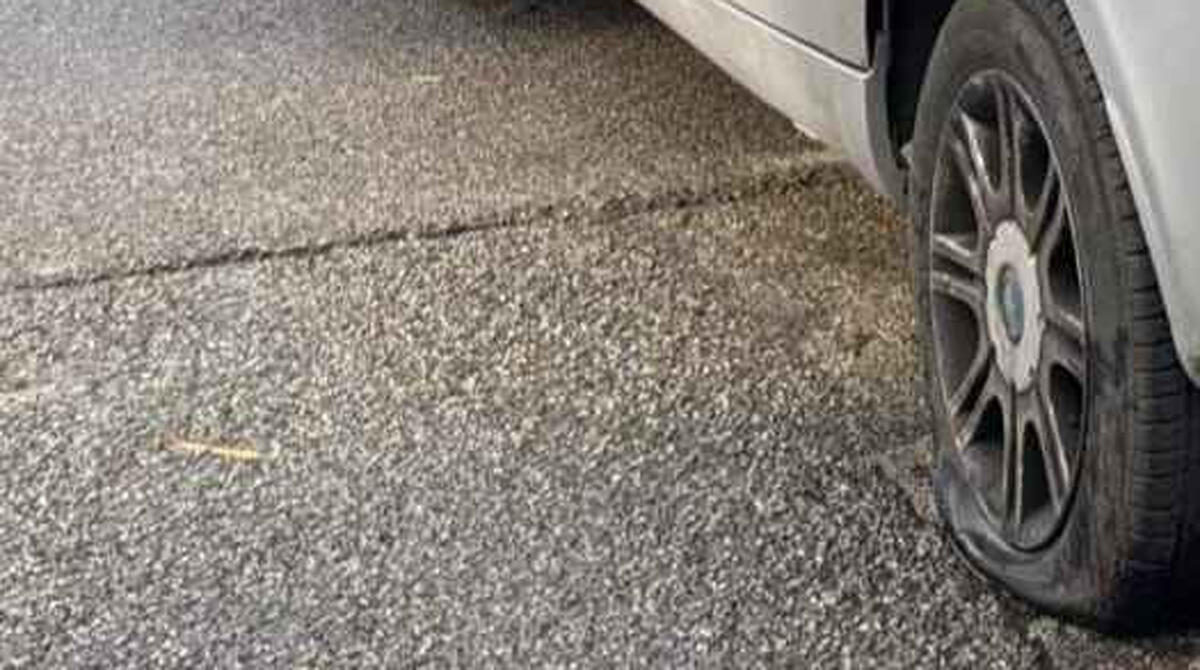 Raid vandalico a Bellariva, squarciati pneumatici di 3 auto - 